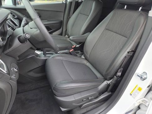 Certified 2022 Chevrolet Trax LT w/ LT Convenience Package image 29