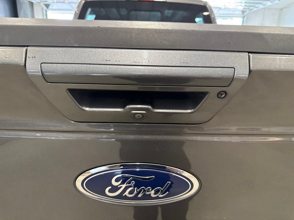 Used 2015 Ford F150 Lariat w/ Equipment Group 502A Luxury AWD/4WD image 9