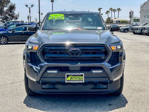 Used 2025 Toyota Tacoma SR5 AWD/4WD image 2