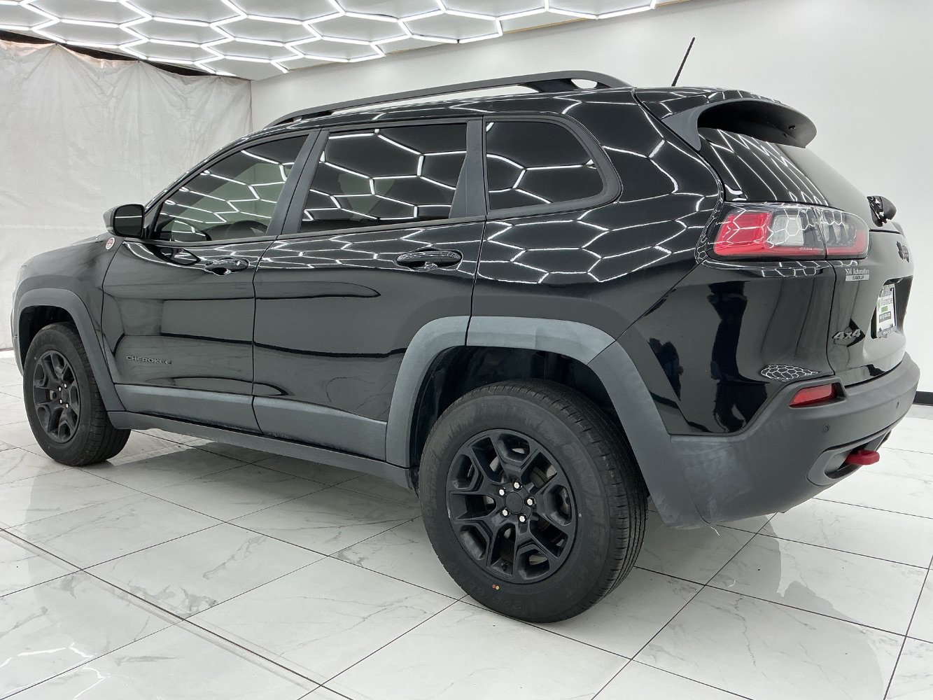 Used 2021 Jeep Cherokee Trailhawk w/ Premium Leather Package AWD/4WD image 12