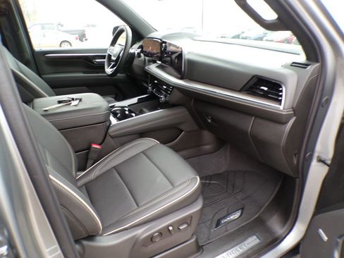 Used 2025 Chevrolet Tahoe Premier image 16