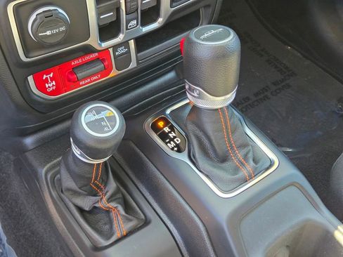 Used 2023 Jeep Gladiator Mojave AWD/4WD image 22