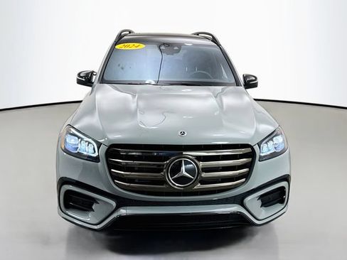 Used 2024 Mercedes-Benz GLS 580 4MATIC image 2