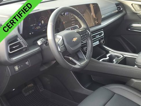 Used 2025 Chevrolet Traverse LT w/ Driver Confidence Package image 11