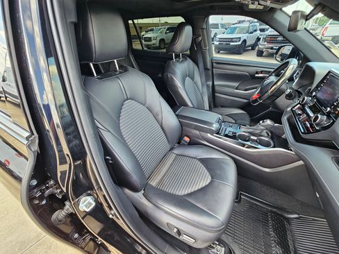 Used 2021 Toyota Highlander XSE FWD image 30
