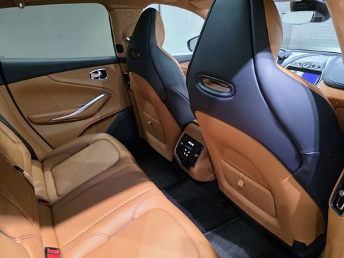 Used 2021 Aston Martin DBX image 23