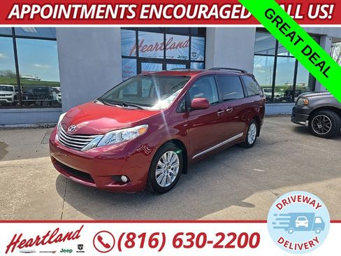 Used 2017 Toyota Sienna XLE AWD/4WD image 1