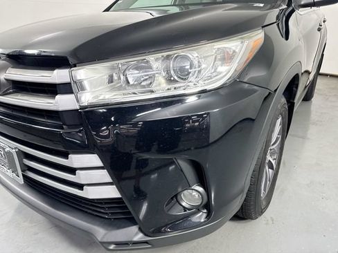 Used 2017 Toyota Highlander XLE AWD/4WD image 29