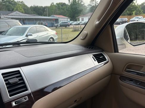Used 2011 Cadillac Escalade Premium AWD/4WD image 49