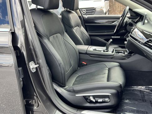 Used 2017 BMW 740i xDrive 740i xDrive image 26