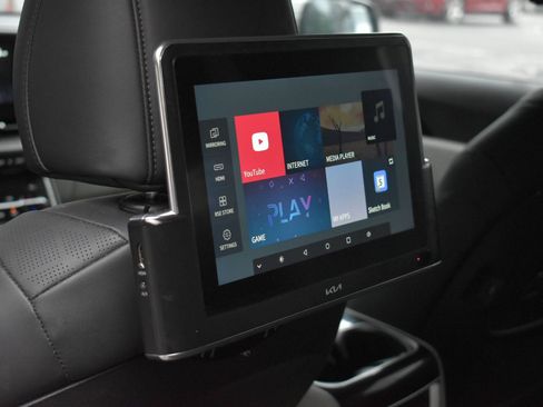 Used 2022 Kia Carnival EX FWD image 16
