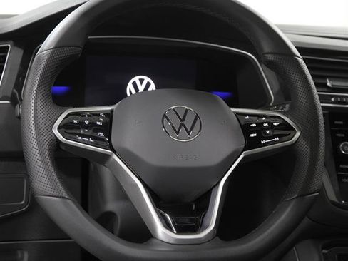 Certified 2024 Volkswagen Tiguan SE R-Line image 7