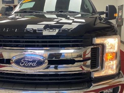 Used 2017 Ford F250 XLT w/ XLT Value Package image 9