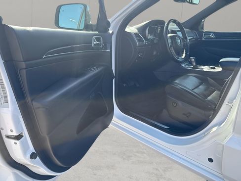 Used 2018 Jeep Grand Cherokee Overland image 11