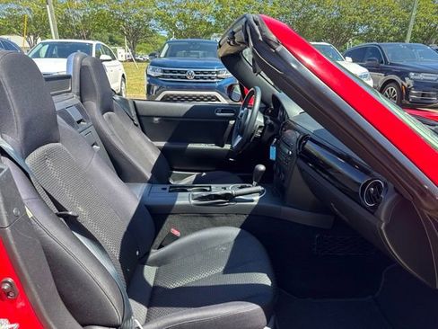 Used 2007 MAZDA MX-5 Miata Sport w/ Appearance Pkg RWD image 11
