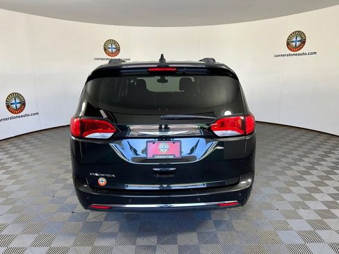 Used 2017 Chrysler Pacifica Touring-L FWD image 17