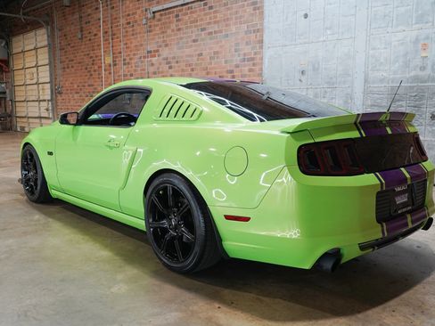 Used 2013 Ford Mustang GT Premium w/ Brembo Brake Pkg RWD image 9