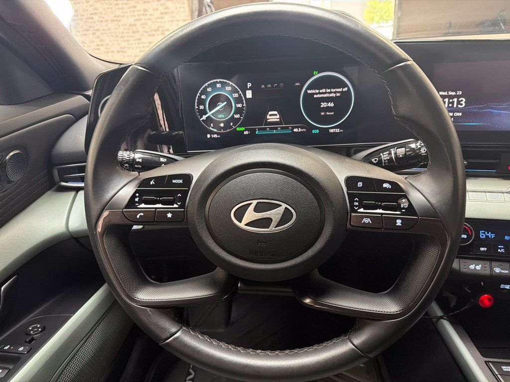Certified 2024 Hyundai Elantra Limited FWD image 19