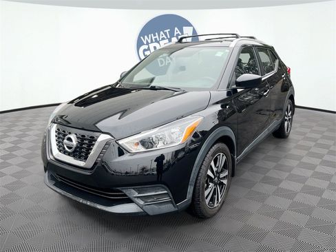 Used 2019 Nissan Kicks SV w/ Exterior Package image 3