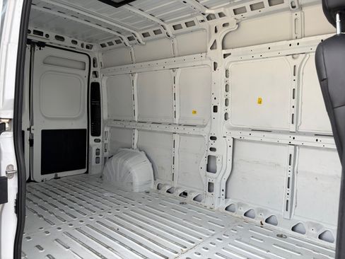 Used 2024 RAM ProMaster 2500 w/ Convenience Group FWD image 25