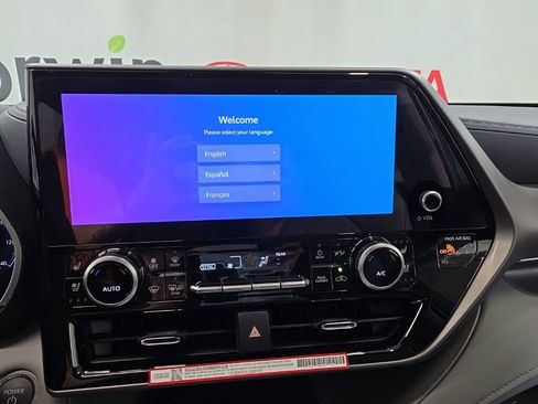 Used 2026 Toyota Highlander Limited image 31