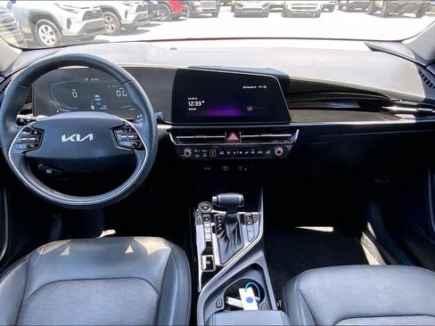 Used 2024 Kia Niro SX image 15