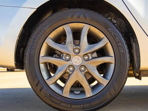 Used 2012 Hyundai Elantra GLS w/ Preferred Pkg image 9