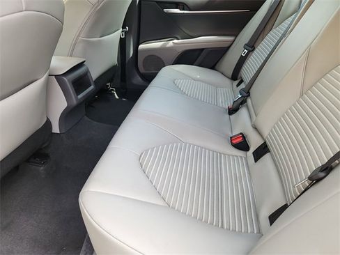 Used 2022 Toyota Camry SE image 21