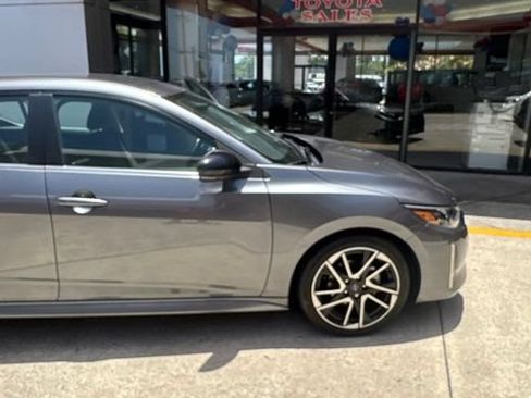 Used 2025 Nissan Sentra SR FWD image 3