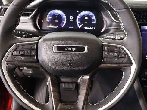 Used 2024 Jeep Grand Cherokee Limited w/ Black Appearance Package image 3