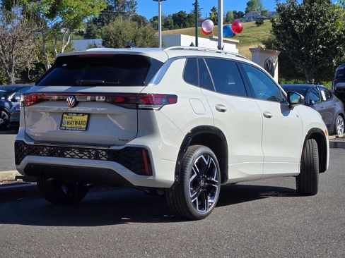 New 2026 Volkswagen Tiguan SEL R-Line AWD/4WD image 3
