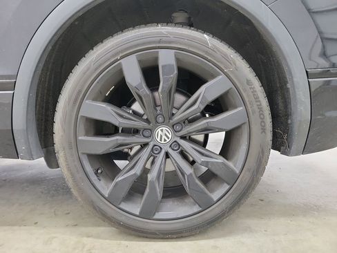 Used 2021 Volkswagen Tiguan SE R-Line image 11