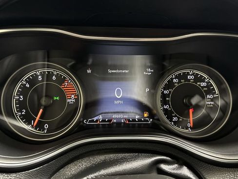 Used 2022 Jeep Cherokee Trailhawk w/ Comfort/Convenience Group AWD/4WD image 15