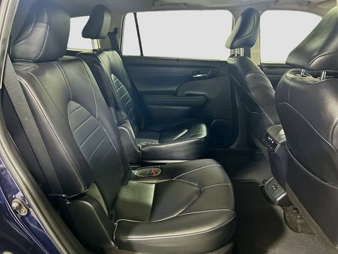 Used 2023 Toyota Highlander XLE FWD image 26