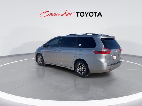 Certified 2020 Toyota Sienna XLE image 6