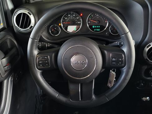Used 2014 Jeep Wrangler Unlimited Sahara w/ Dual Top Group AWD/4WD image 13