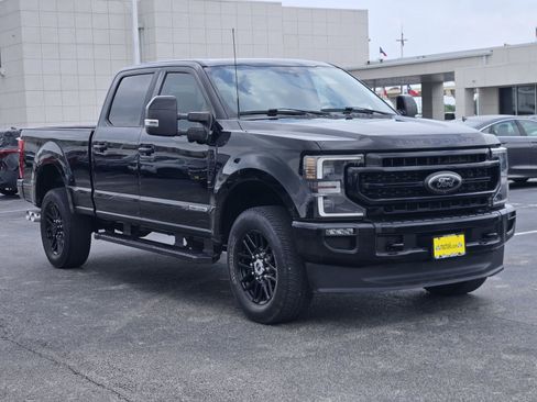 Used 2022 Ford F250 Lariat w/ Black Appearance Package AWD/4WD image 3