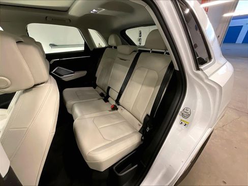 Certified 2025 Audi Q3 2.0T Premium image 27