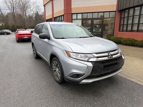 Used 2017 Mitsubishi Outlander ES image 9