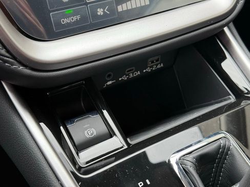 New 2025 Subaru Outback Limited image 17