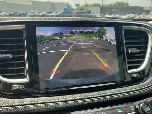 Used 2021 Chrysler Pacifica Limited AWD/4WD image 23