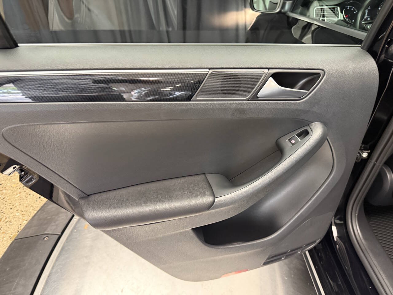 Used 2017 Volkswagen Jetta SEL Premium FWD image 24