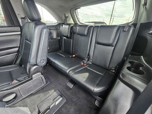 Used 2017 Toyota Highlander SE image 45