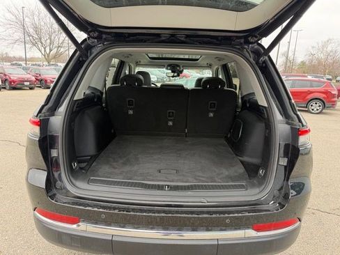 Used 2022 Jeep Grand Cherokee Limited AWD/4WD image 18
