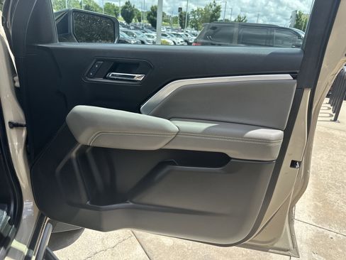 Used 2024 Chevrolet Colorado ZR2 w/ Technology Package AWD/4WD image 27