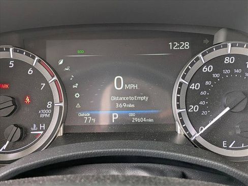 Used 2025 Toyota Highlander LE FWD image 10