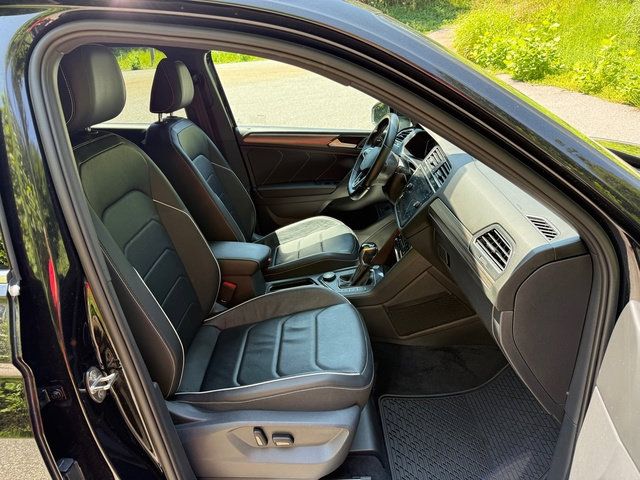 Used 2022 Volkswagen Tiguan SEL R-Line AWD/4WD image 19