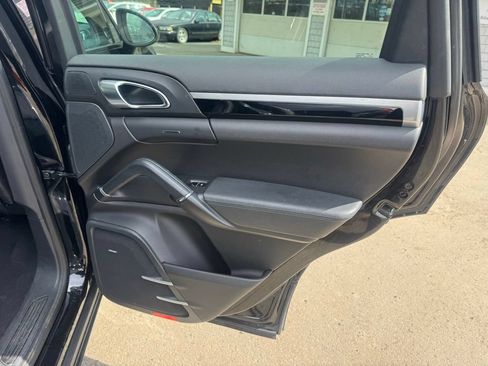 Used 2014 Porsche Cayenne Platinum Edition AWD/4WD image 22