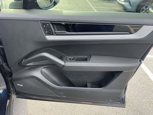 Used 2024 Porsche Cayenne image 48