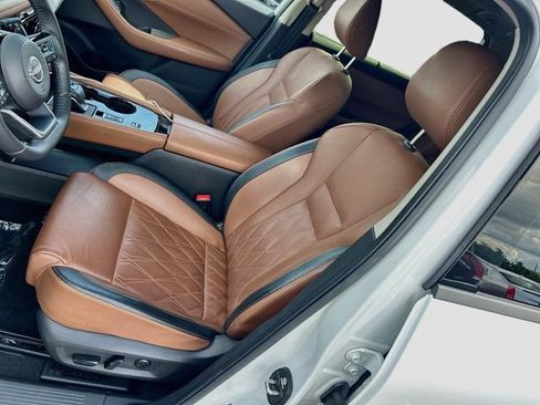 Certified 2024 Nissan Rogue Platinum w/ Platinum Premium Package FWD image 17